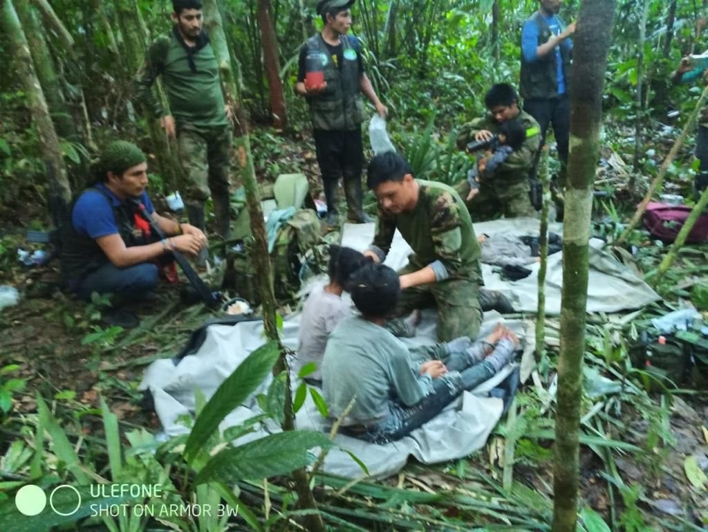 Hallan con vida en la selva colombiana a los cuatro niños desaparecidos hace 40 días tras un accidente de avión