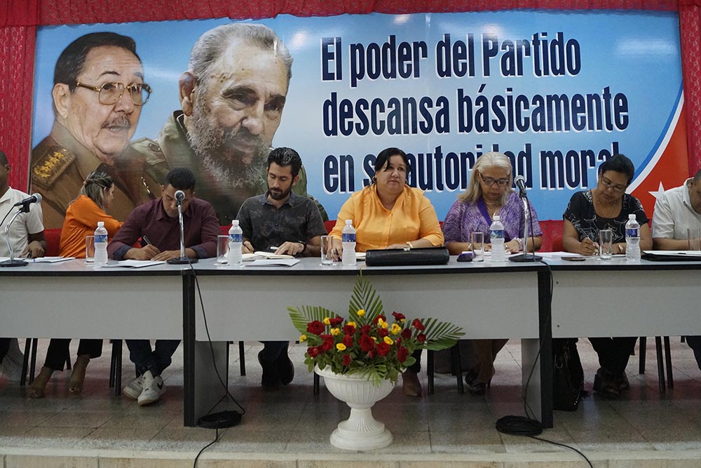 La AHS una plataforma juvenil en congreso