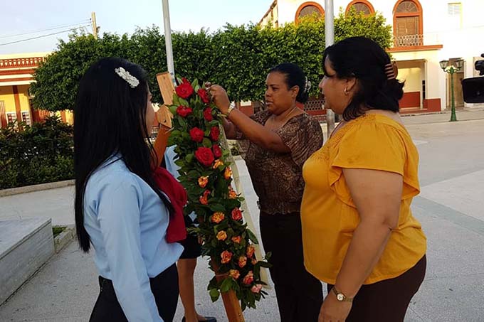 Rinden tributo en Bayamo a Céspedes y a Perucho Figueredo en el Día de los padres