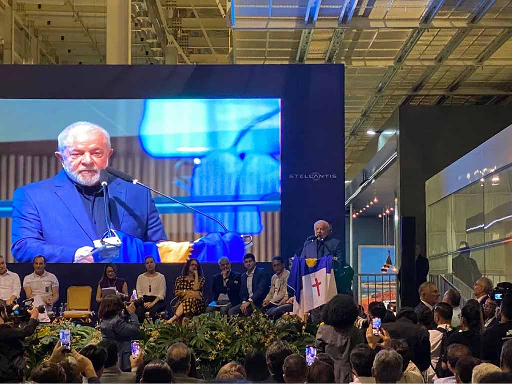 Lula promete que Brasil volverá a crecer Lula promete que Brasil volverá a crecer