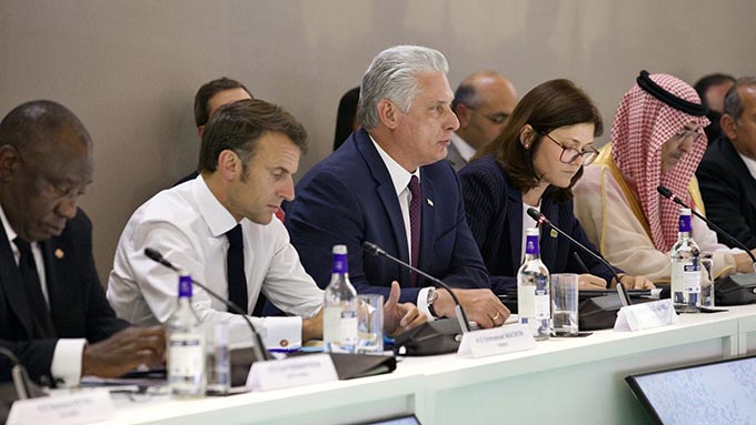 Cuba defiende en París orden financiero sin la explotación del Sur (+ fotos) Cuba defiende en París orden financiero sin la explotación del Sur (+ fotos)