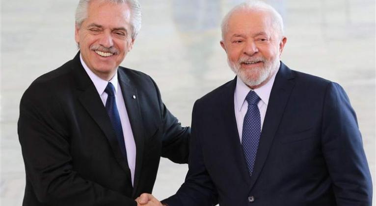 Lula promete a Fernández retomar alianza estratégica con Argentina Lula promete a Fernández retomar alianza estratégica con Argentina
