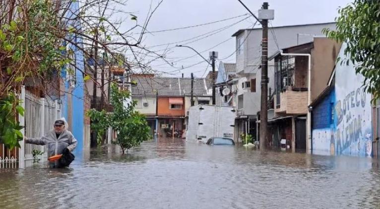 Ascienden a 11 los muertos y a 18 los desaparecidos por un ciclón en el sur de Brasil Ascienden a 11 los muertos y a 18 los desaparecidos por un ciclón en el sur de Brasil