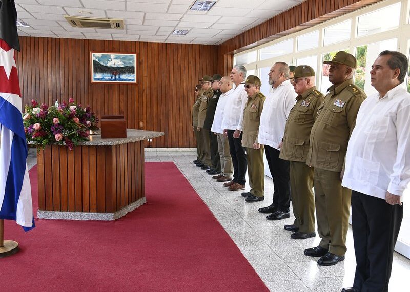 Preside Raúl Castro inhumación de restos de altos oficiales de Cuba Preside Raúl Castro inhumación de restos de altos oficiales de Cuba