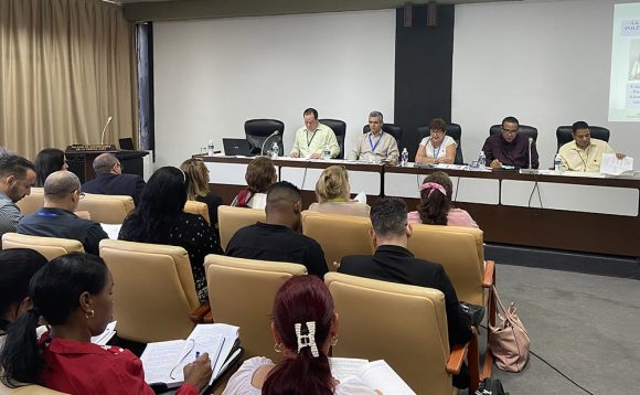 Parlamento cubano debate sobre atención primaria de salud: Que cada consultorio y policlínico funcione y lo haga bien Parlamento cubano debate sobre atención primaria de salud: Que cada consultorio y policlínico funcione y lo haga bien