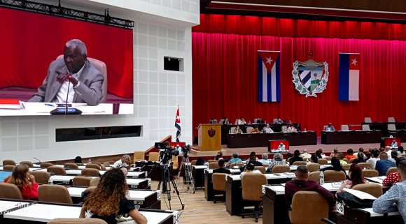 Diputados llaman a cerrar la brecha del embarazo adolescente: Son niñas, no madres