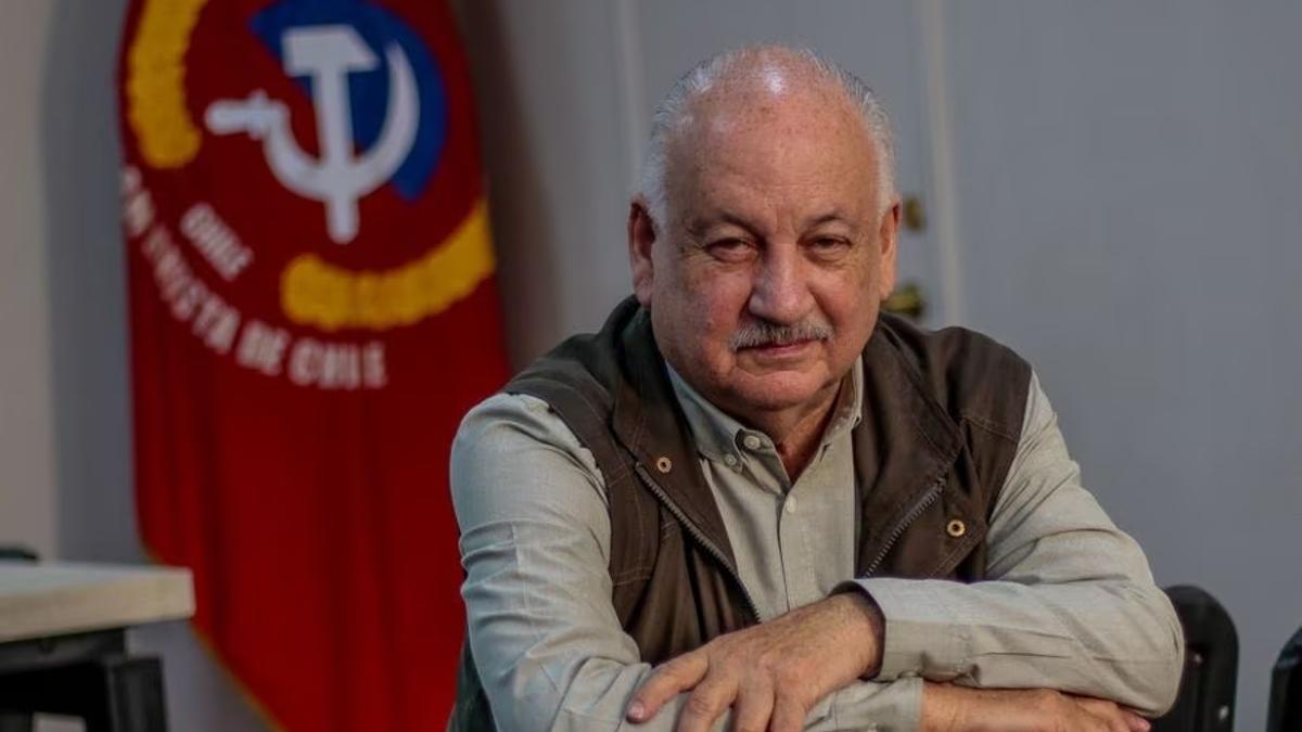 Miles de personas rinden homenaje póstumo a líder comunista chileno Miles de personas rinden homenaje póstumo a líder comunista chileno