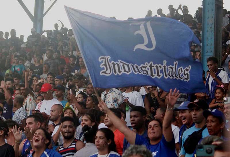 Industriales gana el clásico y avanza a la final del béisbol cubano Industriales gana el clásico y avanza a la final del béisbol cubano