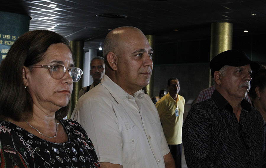 Inauguran exposición colectiva Las manos de Fidel