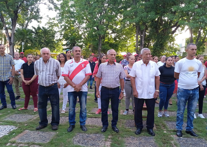 Arribantes al Partido Comunista de Cuba comprometidos con la Revolución y Fidel Arribantes al Partido Comunista de Cuba comprometidos con la Revolución y Fidel