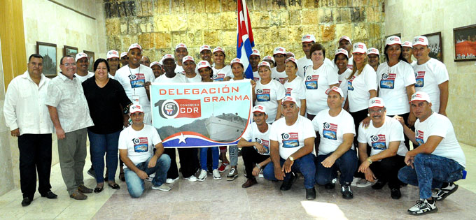 Abanderan delegación de cederistas granmenses a Congreso de la organización Abanderan delegación de cederistas granmenses a Congreso de la organización