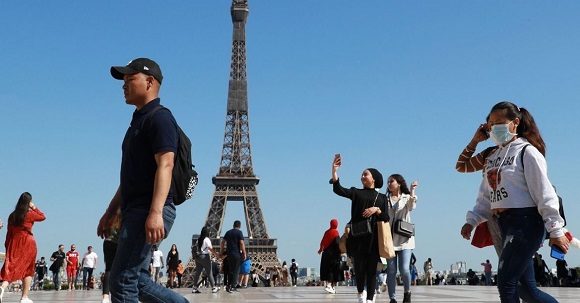 Evacuaron la Torre Eiffel por amenaza de bomba que resultó ser falsa Evacuaron la Torre Eiffel por amenaza de bomba que resultó ser falsa