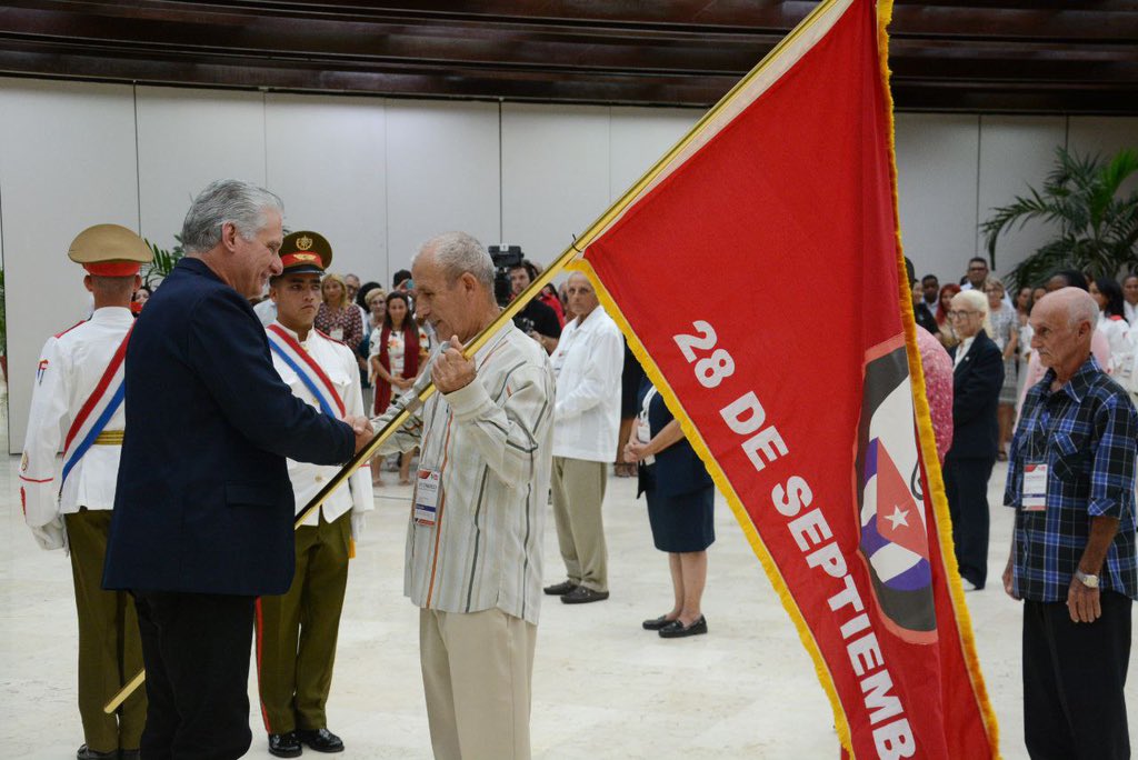 Asiste Díaz-Canel a acto de condecoraciones de los CDR