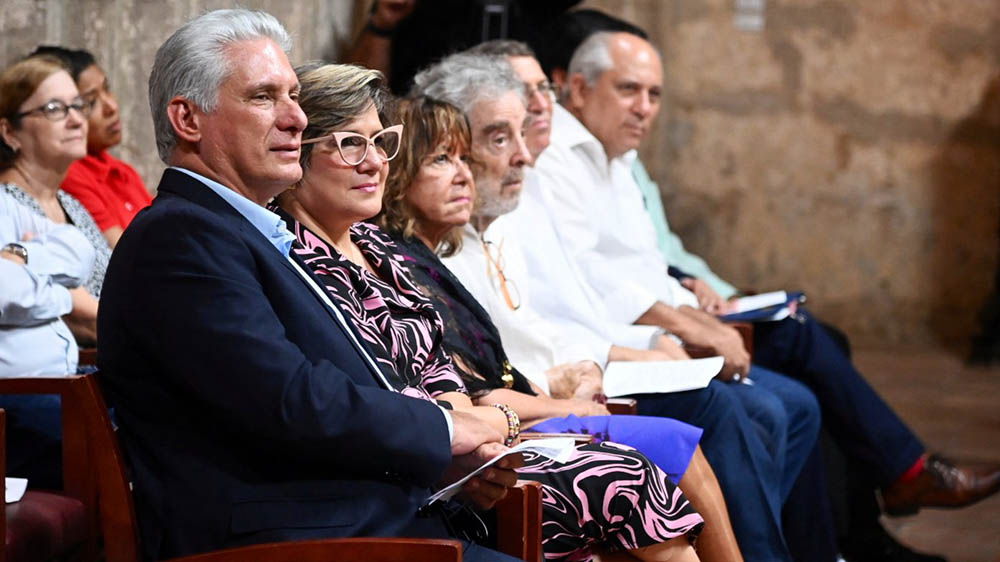 Asiste Díaz-Canel a velada cultural homenaje a Salvador Allende Asiste Díaz-Canel a velada cultural homenaje a Salvador Allende