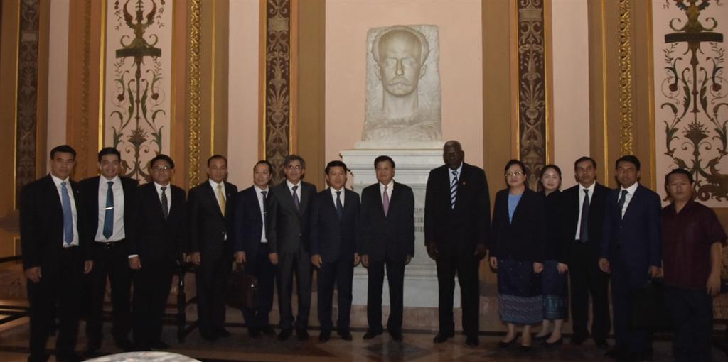 Líder parlamentario de Cuba recibió a presidente de Laos Líder parlamentario de Cuba recibió a presidente de Laos