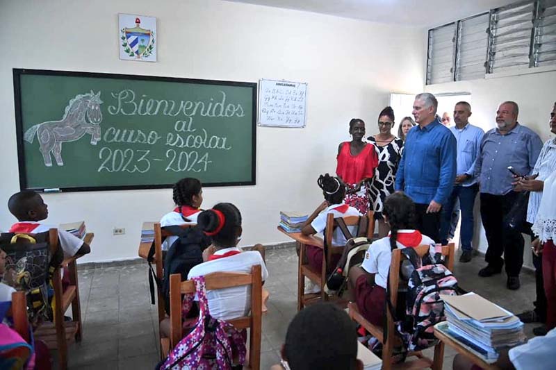 Participó presidente de Cuba en acto por inicio del curso escolar