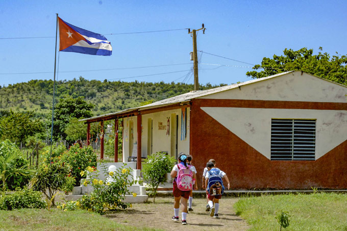 Nuevo curso también en la serranía granmense Nuevo curso también en la serranía granmense