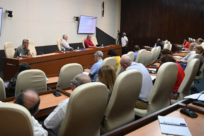 Desarrollan en Cuba más de un centenar de ensayos clínicos