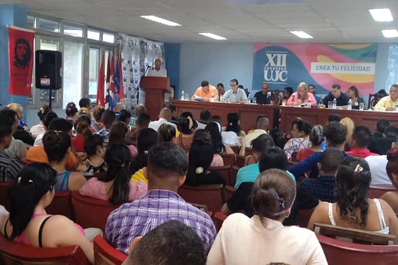 Realizan en Yara asamblea municipal de la UJC Realizan en Yara asamblea municipal de la UJC