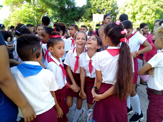 Regresa la alegría a las escuelas (+ fotos) Regresa la alegría a las escuelas (+ fotos)