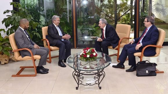Recibe Raúl Castro a líderes que participan en la Cumbre del G-77 y China