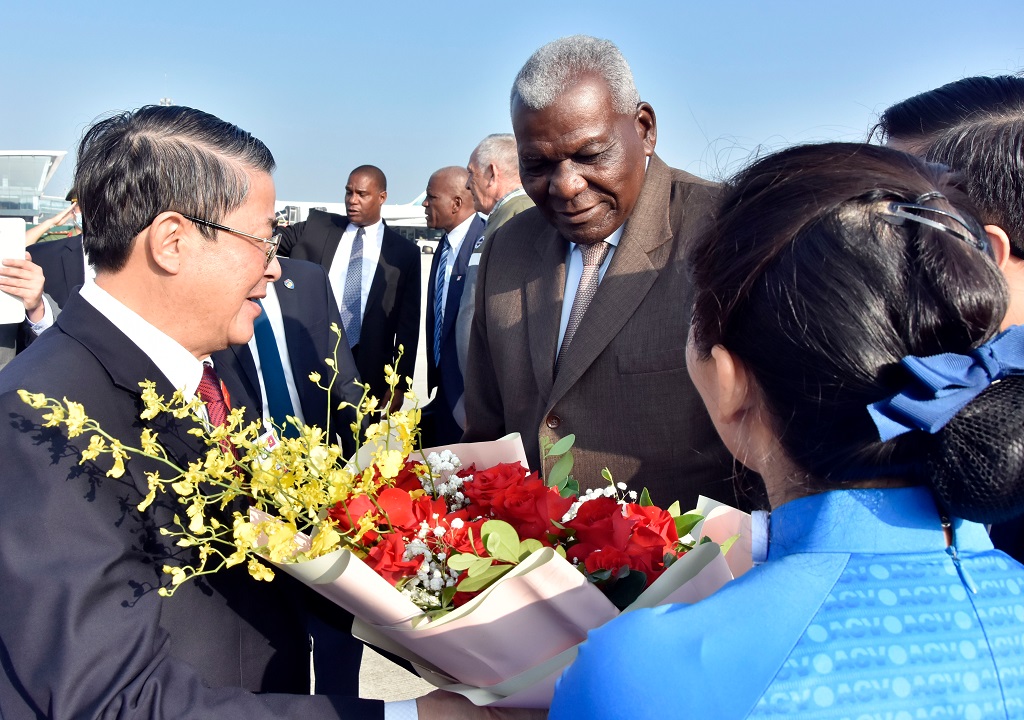 De visita oficial en Vietnam presidente del Parlamento de Cuba