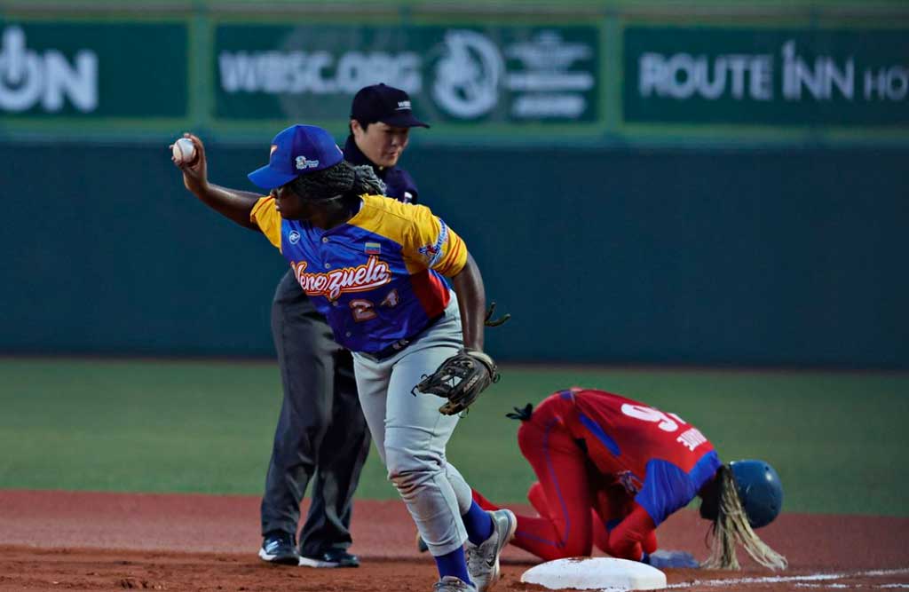 Venezuela gana sensacionalmente ante Cuba en Mundial de béisbol (F) Venezuela gana sensacionalmente ante Cuba en Mundial de béisbol (F)