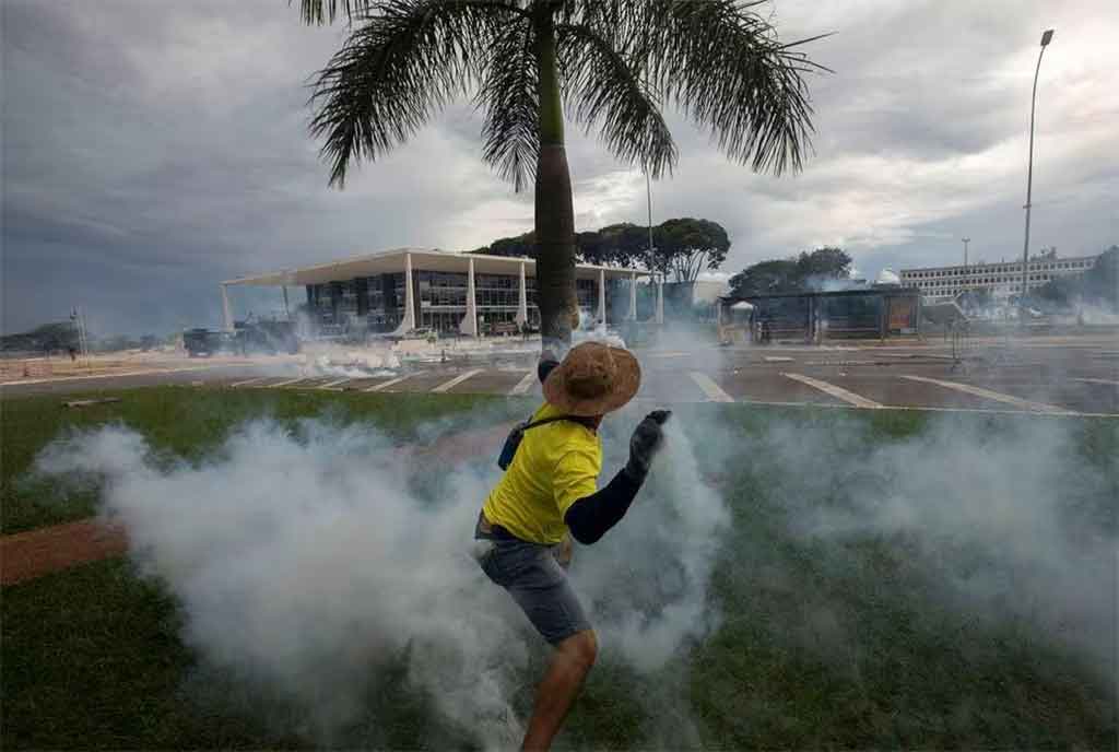 Corte Suprema de Brasil condenó a otros tres acusados por golpismo Corte Suprema de Brasil condenó a otros tres acusados por golpismo