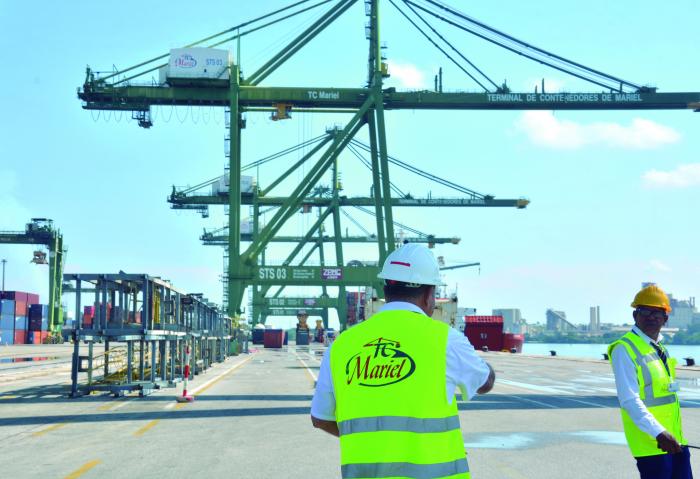 Bloquear el comercio exterior, como apretar el cuello de la Isla Bloquear el comercio exterior, como apretar el cuello de la Isla