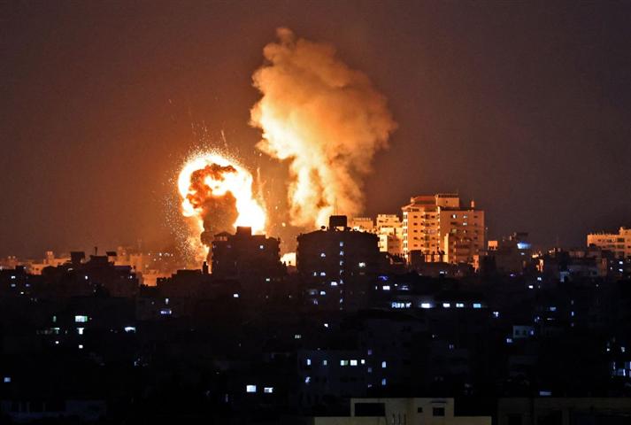 Gaza bajo fuego por aire, tierra y mar Gaza bajo fuego por aire, tierra y mar