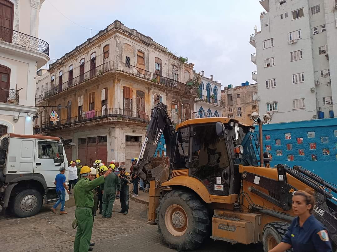 Continúan acciones de rescate tras derrumbe de edificio en Cuba