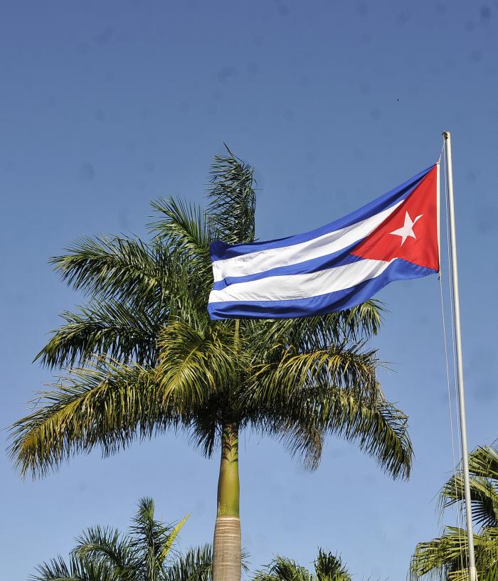 Por la cultura que nos hace cubanos Por la cultura que nos hace cubanos