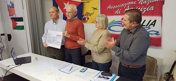 La imagen del día: Asociación Nacional de Amistad Italia-Cuba recauda 27 000 euros para investigación del CIGB en vacuna contra el dengue La imagen del día: Asociación Nacional de Amistad Italia-Cuba recauda 27 000 euros para investigación del CIGB en vacuna contra el dengue