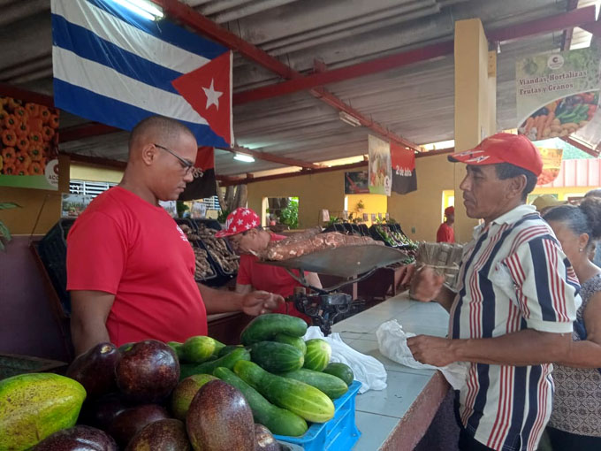 Mercado bayamés por los Senderos de la Victoria