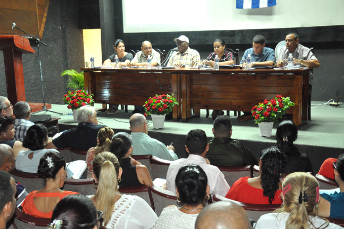 Chequea Valdés Mesa programas priorizados en Granma Chequea Valdés Mesa programas priorizados en Granma