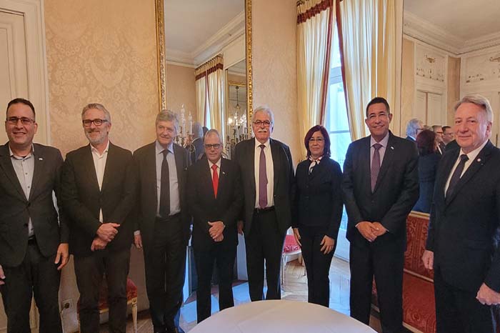 Recibió grupo parlamentario francés a diputados cubanos Recibió grupo parlamentario francés a diputados cubanos