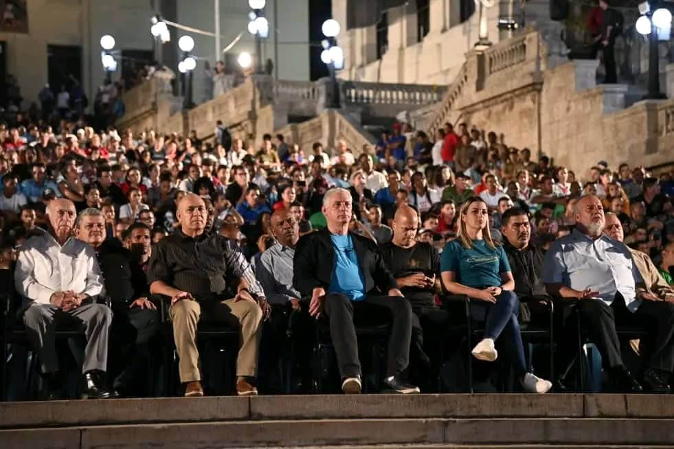Jóvenes rindieron homenaje en Cuba a Fidel Castro Jóvenes rindieron homenaje en Cuba a Fidel Castro