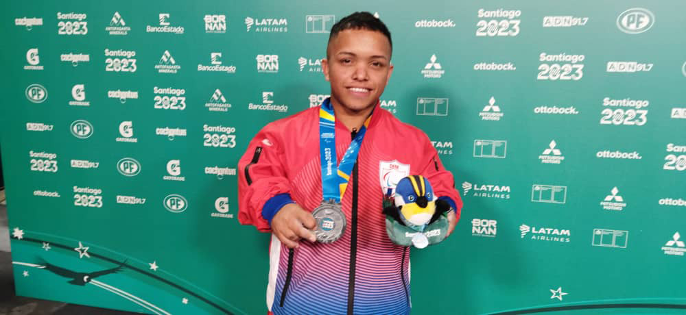 Enmanuel alzó de plata a Granma en Parapanamericanos Santiago 2023