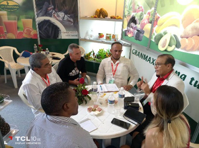 Firman cartas de intención empresas de Granma y Colombia Firman cartas de intención empresas de Granma y Colombia
