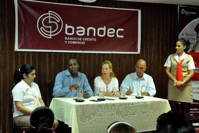 Debaten sobre bancarización Debaten sobre bancarización