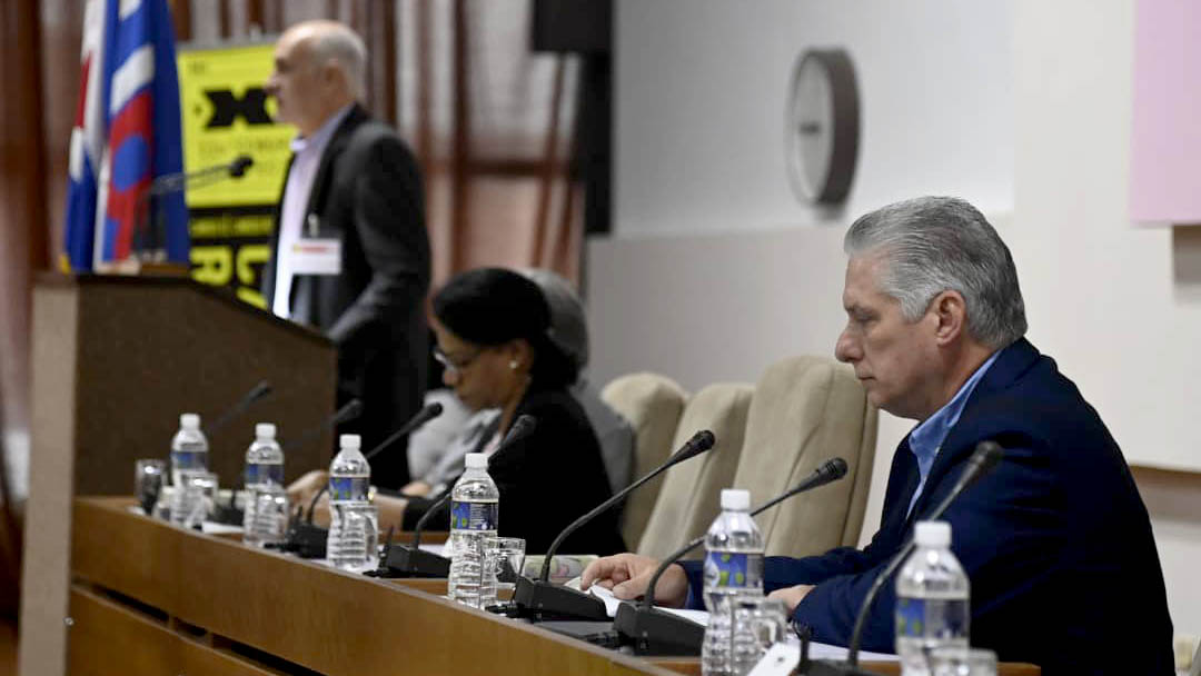 Díaz-Canel acompaña a los periodistas cubanos en su XI Congreso Díaz-Canel acompaña a los periodistas cubanos en su XI Congreso
