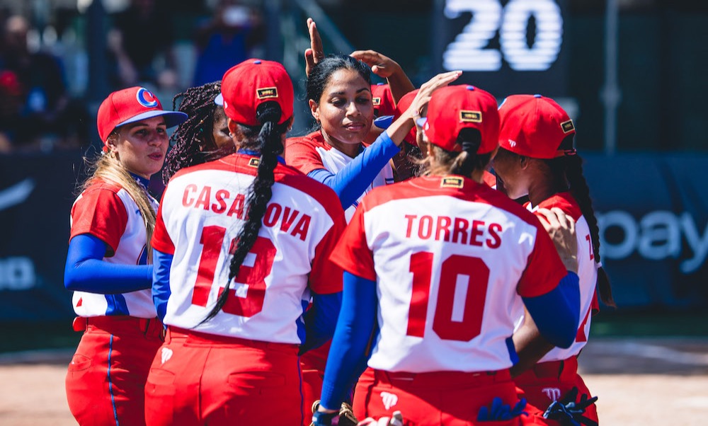 Softbolistas cubanas alcanzan su primera victoria en Santiago 2023