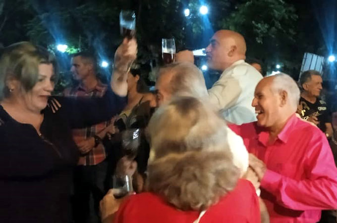 Brindis por la Segunda Villa en Yara Brindis por la Segunda Villa en Yara