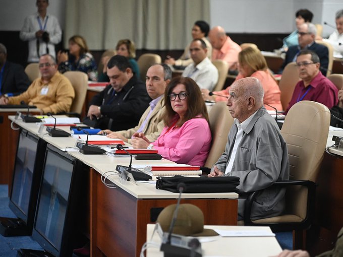 Desafíos socioeconómicos centran pleno de Partido Comunista de Cuba Desafíos socioeconómicos centran pleno de Partido Comunista de Cuba