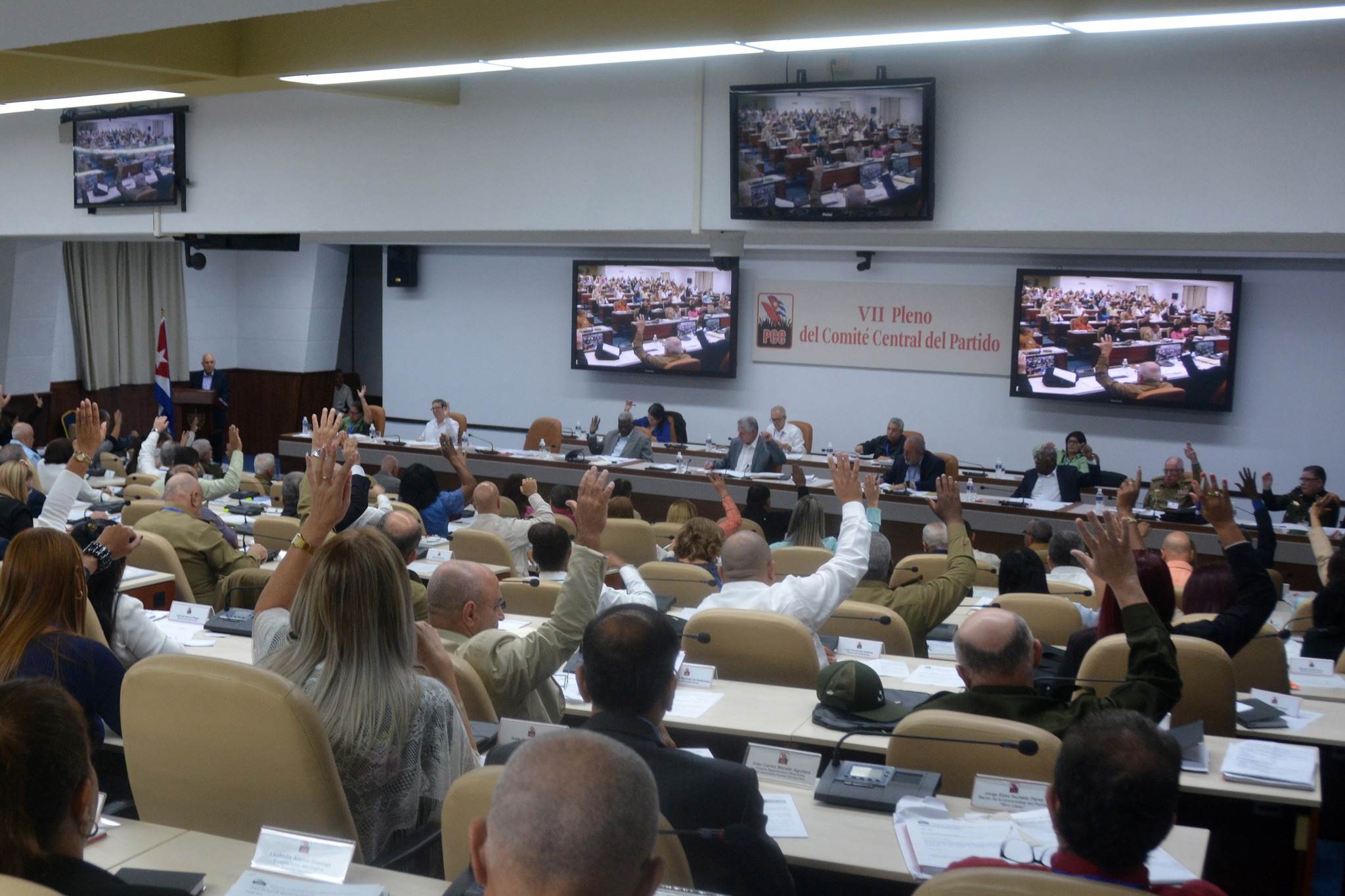Acuerdan en Cuba volcar esfuerzos en tareas urgentes del país Acuerdan en Cuba volcar esfuerzos en tareas urgentes del país