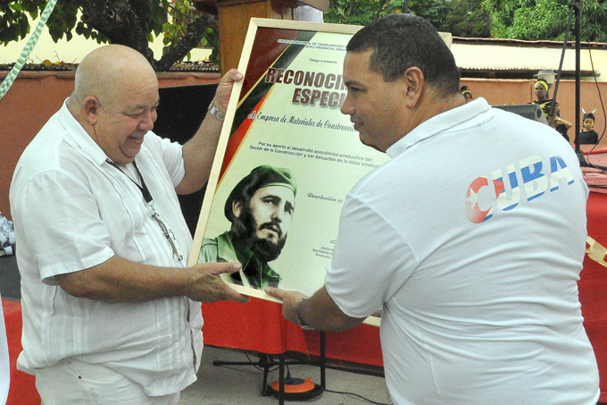 Acto provincial por el Día del constructor: unidos construimos Cuba Acto provincial por el Día del constructor: unidos construimos Cuba