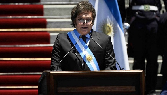 Milei asume la presidencia de Argentina en una ceremonia al estilo estadounidense