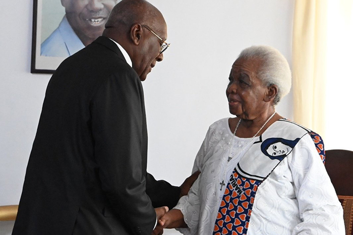 Visitó Valdés Mesa a viuda de Julius Nyerere en Tanzania Visitó Valdés Mesa a viuda de Julius Nyerere en Tanzania