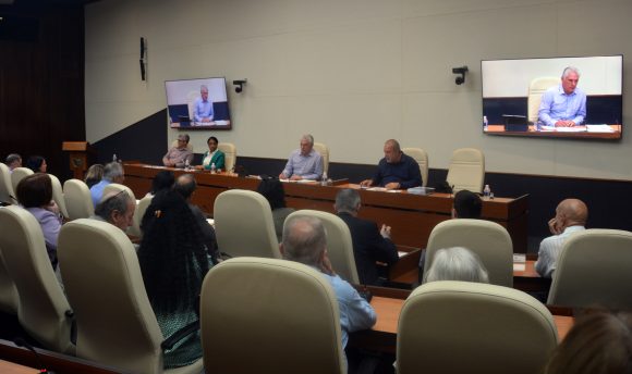 Orienta Díaz-Canel estar atentos a recomendaciones de OMS sobre COVID-19 y enfermedades respiratorias agudas Orienta Díaz-Canel estar atentos a recomendaciones de OMS sobre COVID-19 y enfermedades respiratorias agudas