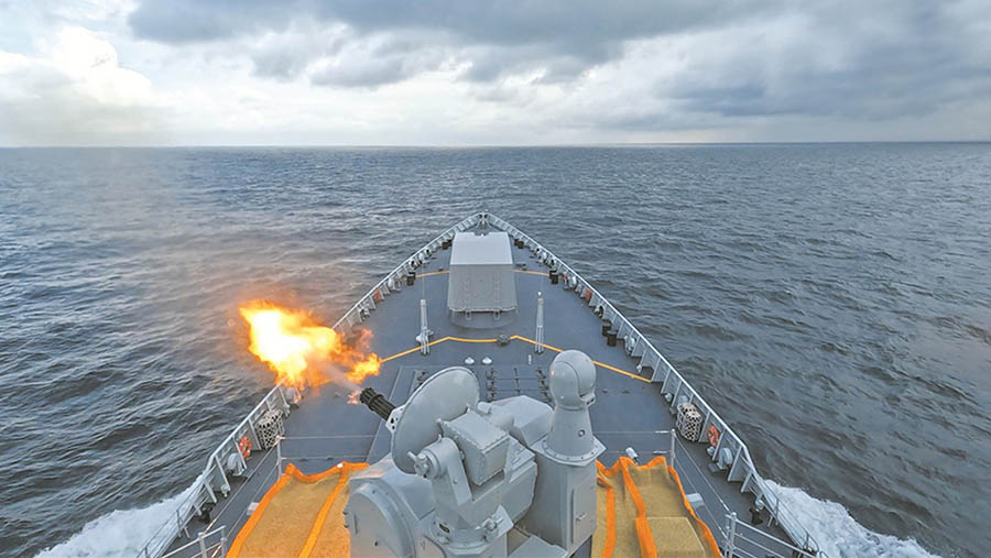 La Marina de China realiza ejercicios con fuego real imitando una situación de guerra La Marina de China realiza ejercicios con fuego real imitando una situación de guerra
